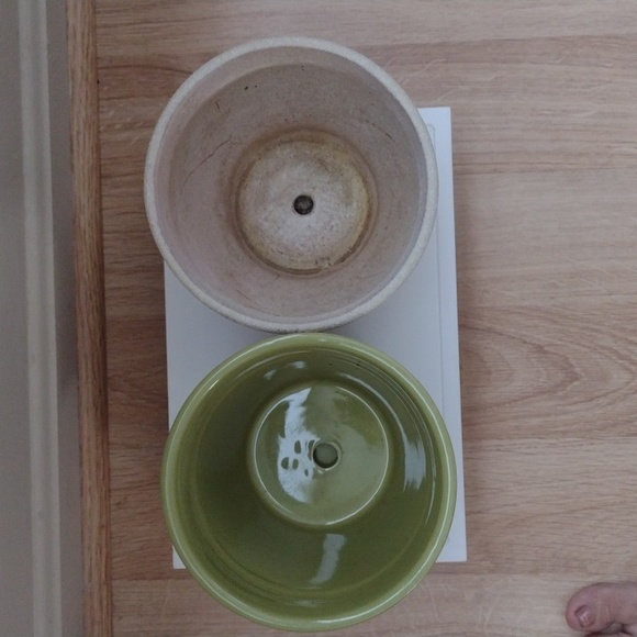 Planters Matching set of Two Green & Cream with Saucers 6.25 x 6.25 - Picture 4 of 5